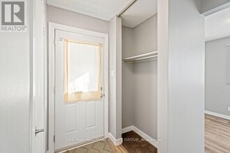 2276 Orient Park Dr in Ottawa, ON - Building Photo - Building Photo