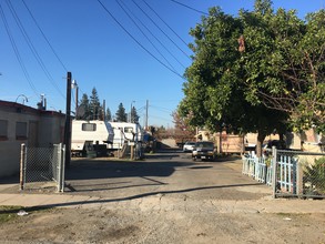 Escalon Mobile Home Park in Escalon, CA - Building Photo - Other