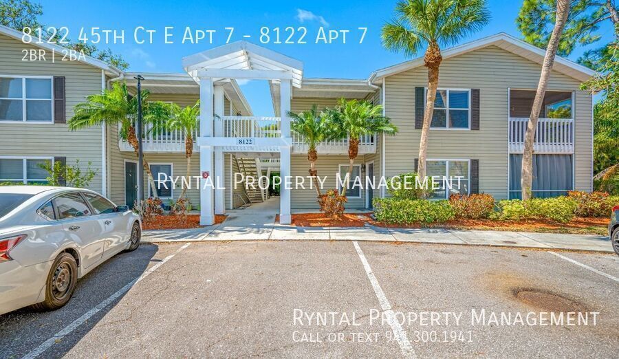 8122 45th Ct E in Sarasota, FL - Foto de edificio