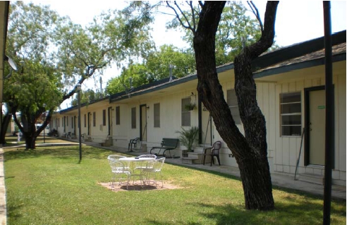 The LUX Riverside in Kerrville, TX - Foto de edificio