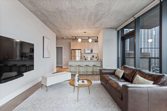 1044 W Van Buren St in Chicago, IL - Building Photo - Building Photo