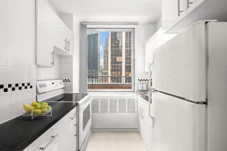 130 Water St in New York, NY - Building Photo - Building Photo