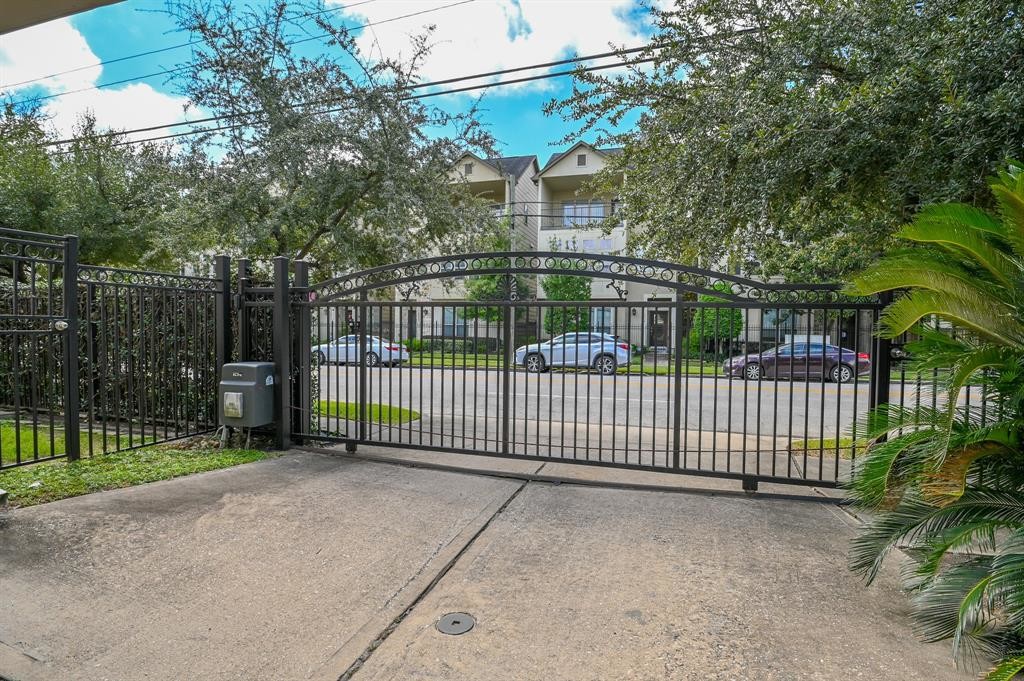 2905 Leeland St in Houston, TX - Building Photo
