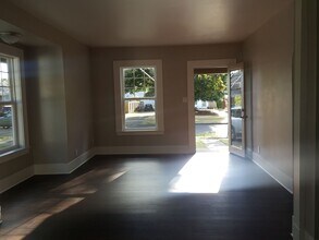 766 20th St NE in Salem, OR - Building Photo - Building Photo