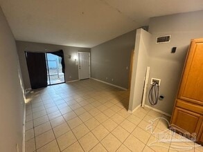 6823 Tiki Ln in Pensacola, FL - Building Photo - Building Photo