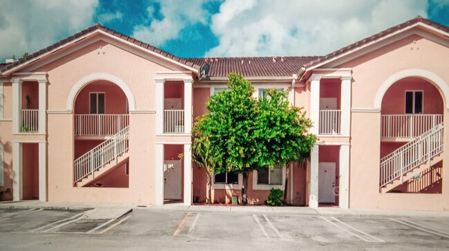 17800 NW 73rd Ave in Hialeah, FL - Building Photo - Building Photo