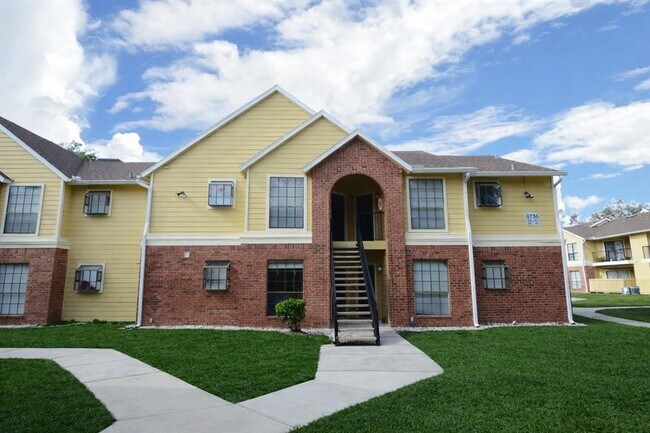 8756 Mallard Reserve Dr in Tampa, FL - Building Photo - Building Photo