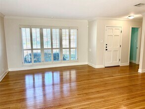 5019 Poinciana Dr in Houston, TX - Building Photo - Building Photo