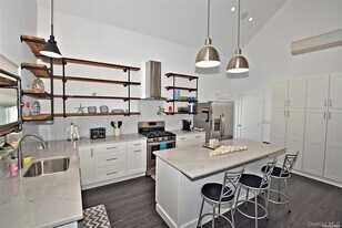 68 Daytona St in Atlantic Beach, NY - Building Photo