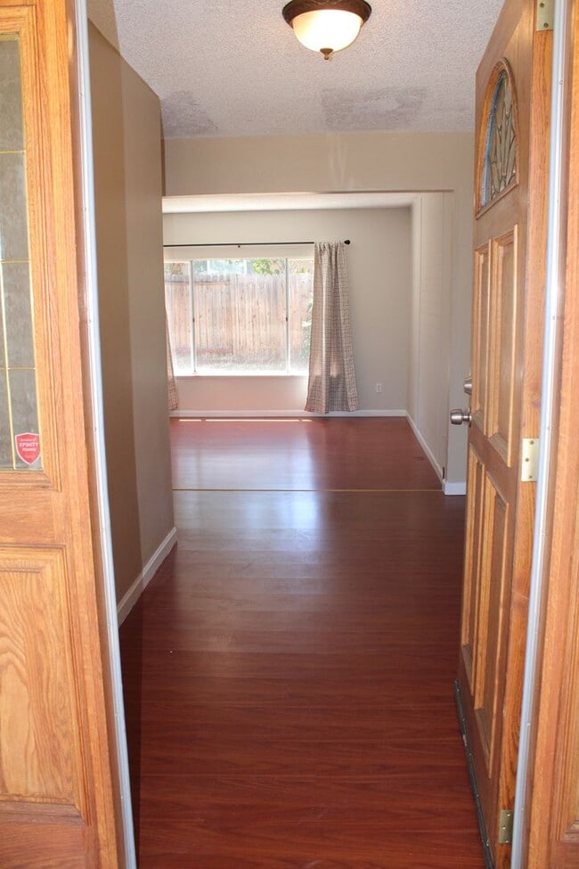 1666 Woodland Dr in Pittsburg, CA - Building Photo - Building Photo