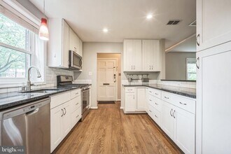 2901 Mosby St in Alexandria, VA - Building Photo - Building Photo