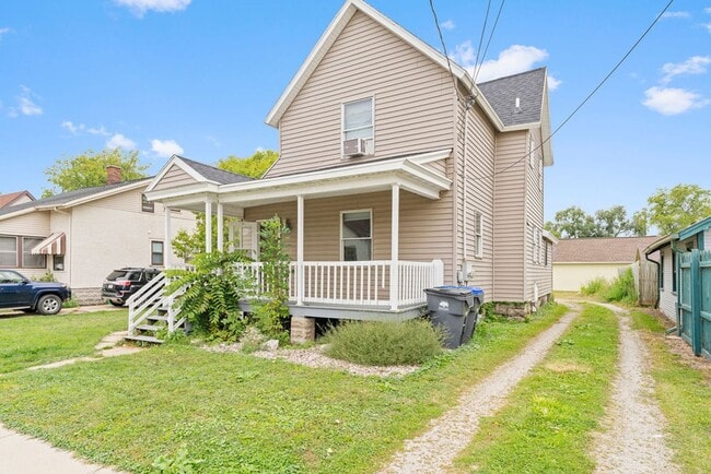 114 Center St in Neenah, WI - Building Photo - Building Photo