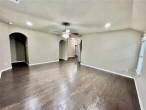429 Lewisville Ln in Leander, TX - Building Photo - Building Photo