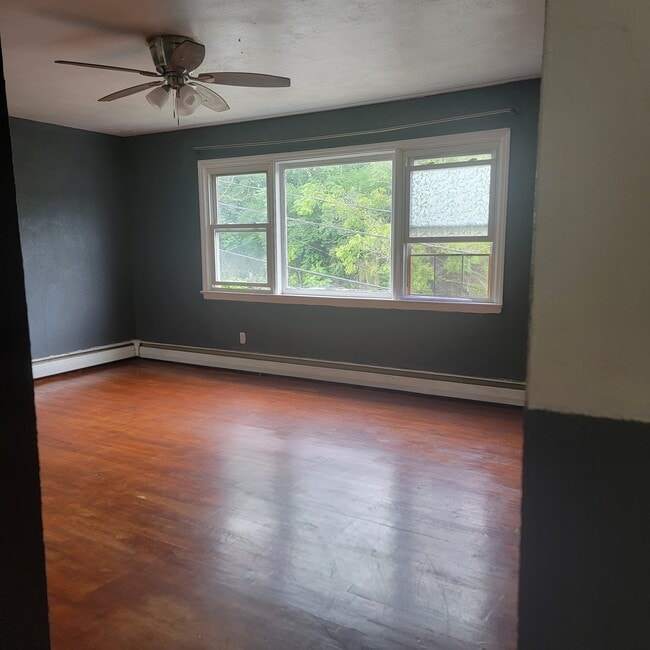 21-23 Oxford St, Unit 2 floor