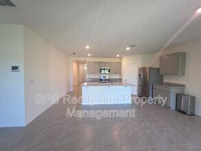 33409 Country House Dr in Sorrento, FL - Building Photo - Building Photo