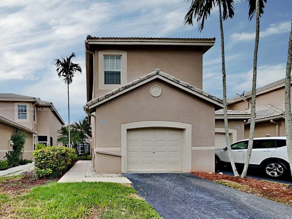 1825 Salerno Cir in Weston, FL - Building Photo