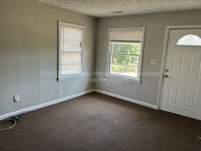 413 Springview Dr in Griffin, GA - Building Photo - Building Photo