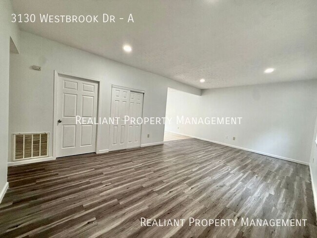 3130 Westbrook Dr in Cincinnati, OH - Building Photo - Building Photo