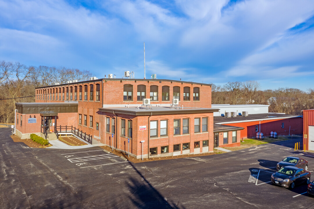 1110 Central Ave in Pawtucket, RI - Building Photo