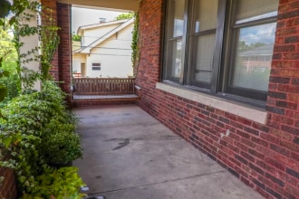 23 W Spring St in Oxford, OH - Foto de edificio - Building Photo