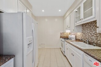 910 S Bedford St-Unit -301 in Los Angeles, CA - Building Photo - Building Photo