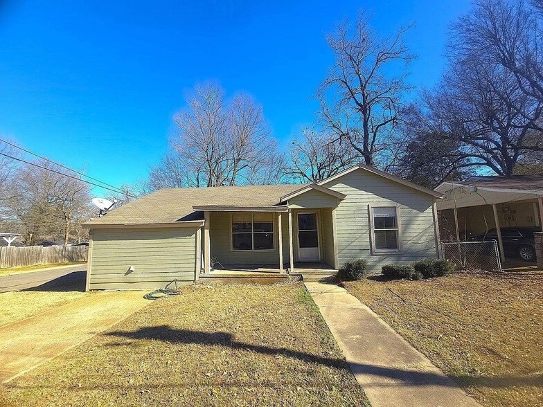 405 24th St SE in Paris, TX - Building Photo