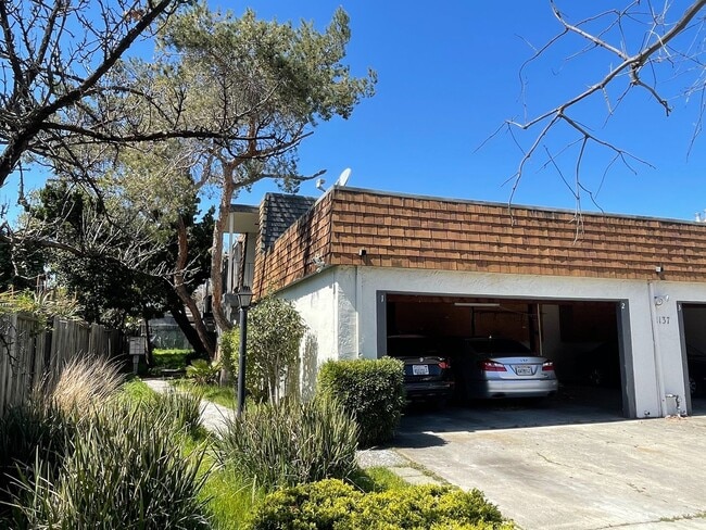 property at 1137 Oakmont Dr