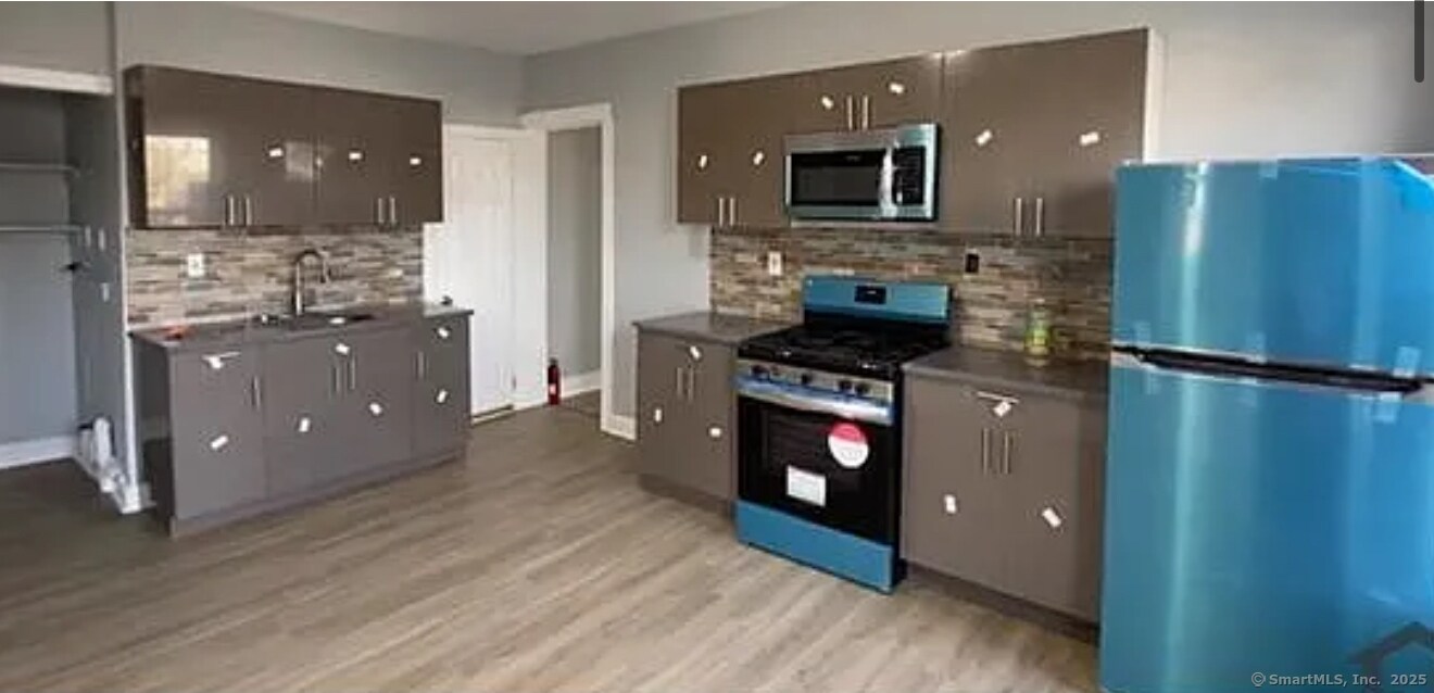 109 Caroline St in Bridgeport, CT - Building Photo