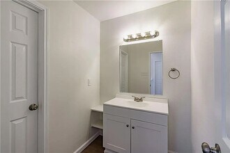 5000 Teri Rd in Austin, TX - Building Photo - Building Photo