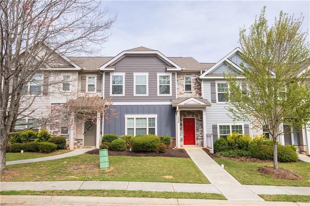 175 Orchard Dr in Covington, GA - Foto de edificio