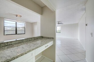 3900 N Hills Dr in Hollywood, FL - Foto de edificio - Building Photo