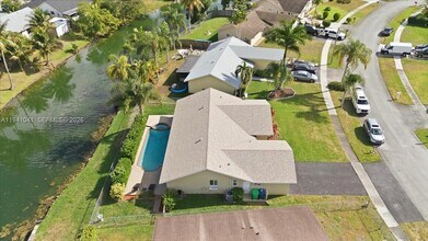 9349 NW 47th St in Sunrise, FL - Building Photo - Building Photo