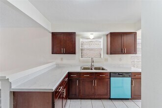 6422 Chatham Island Ln in Houston, TX - Building Photo - Building Photo