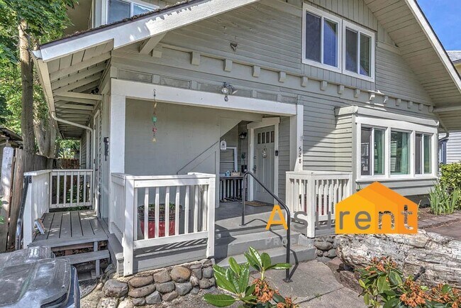 528 S Grape St, Unit Unit B in Medford, OR - Building Photo - Building Photo