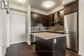 2087 Fairview St in Burlington, ON - Building Photo - Building Photo