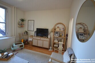 303 Berkeley St, Unit 4 in Boston, MA - Foto de edificio - Building Photo