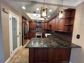 21165 Gladiolos Way in Lake Forest, CA - Foto de edificio - Building Photo