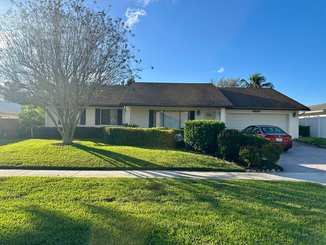 4914 Acorn Dr in Boca Raton, FL - Building Photo - Building Photo
