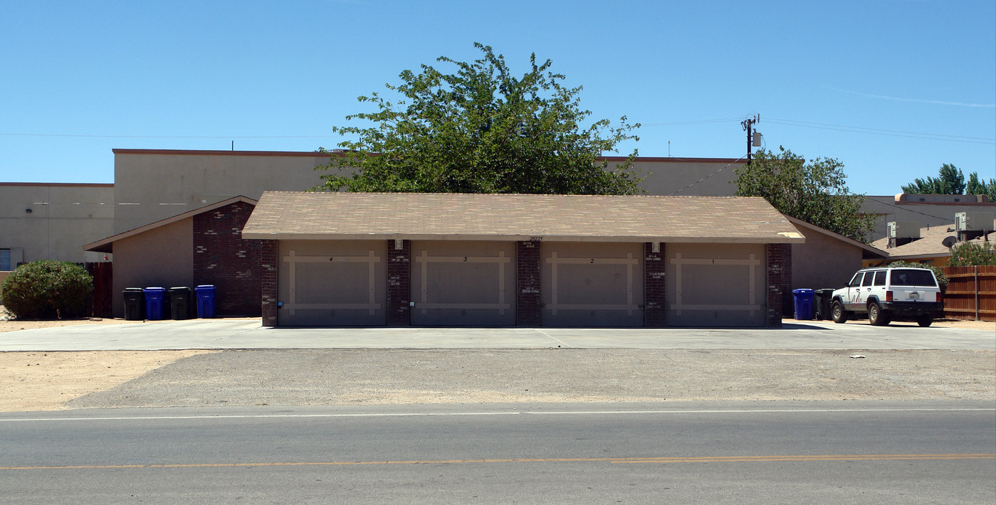 20225 Thunderbird Rd in Apple Valley, CA - Building Photo