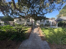 223 Lillian Pl in Costa Mesa, CA - Building Photo