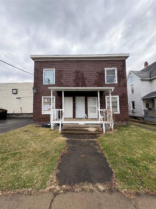 15 Park St in Johnson City, NY - Building Photo
