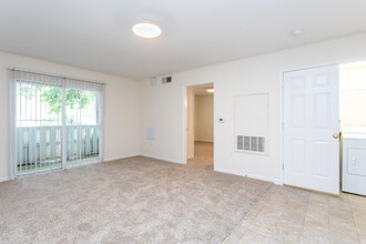 Rhyne's Gate Apartments in Raleigh, NC - Building Photo - Interior Photo