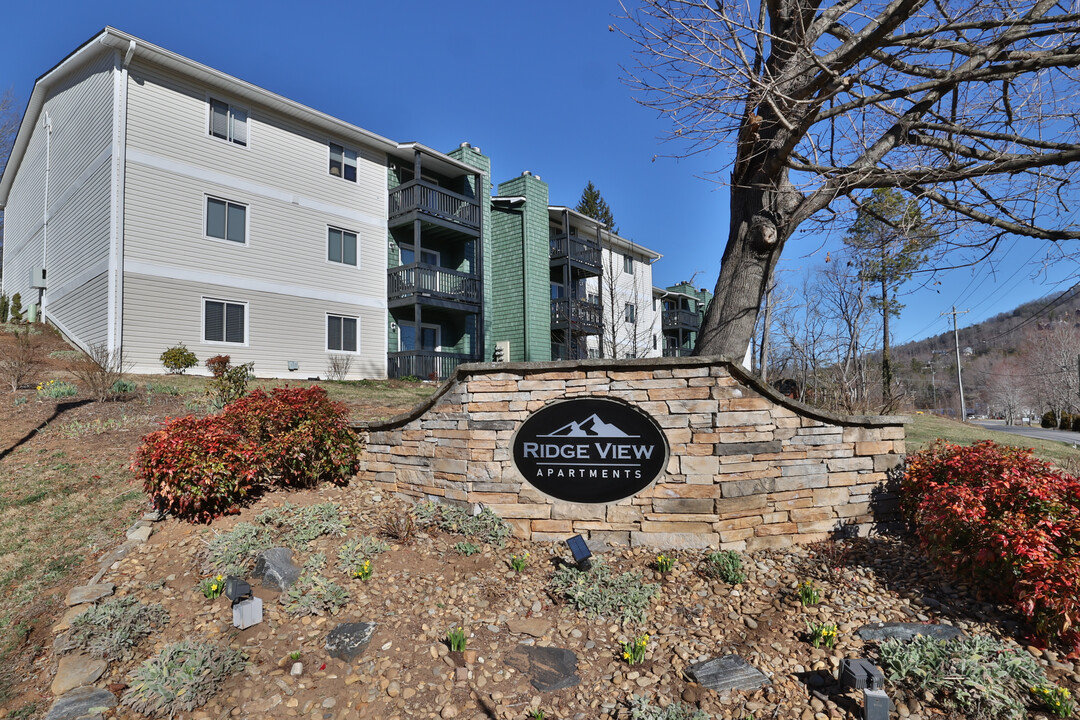 Ridge View Apartments in Asheville, NC - Building Photo