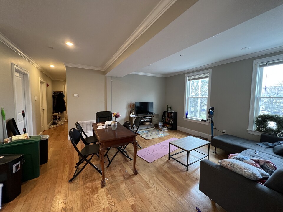 183 River St, Unit 2 in Cambridge, MA - Building Photo