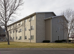 Hanley Place Apartments in Hudson, WI - Building Photo - Building Photo