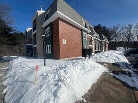 3 Knights Bridge Dr, Unit Knightsbridge308 in Nashua, NH - Building Photo