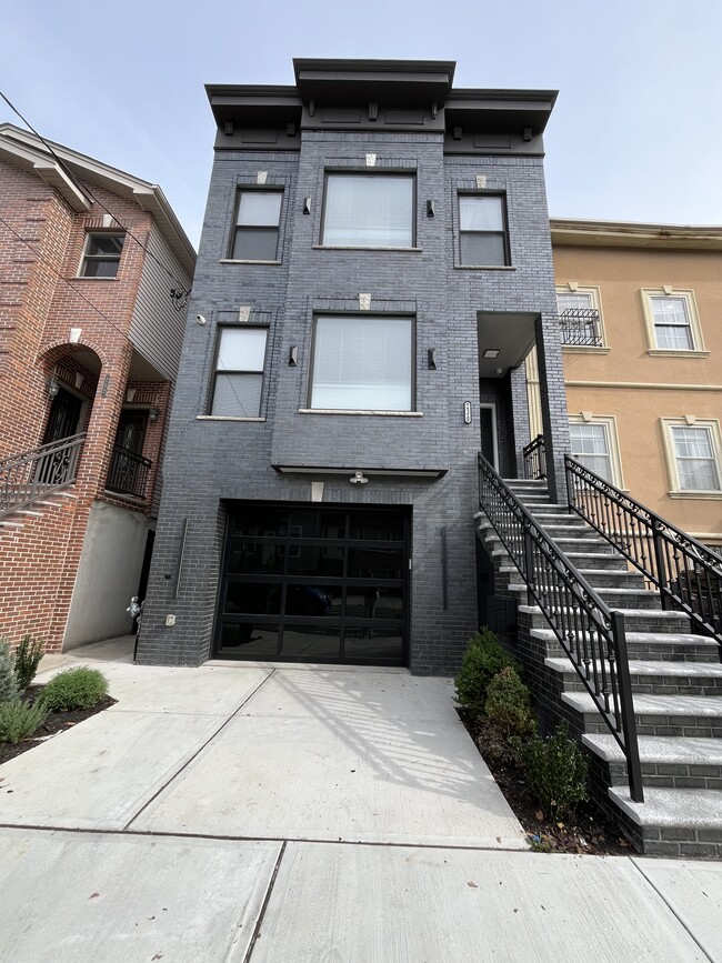 230 Griffith St, Unit #1