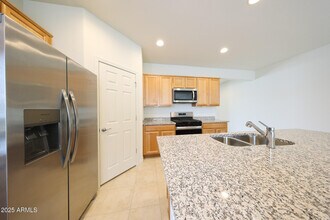 16683 W Whispering Wind Dr in Surprise, AZ - Building Photo - Building Photo