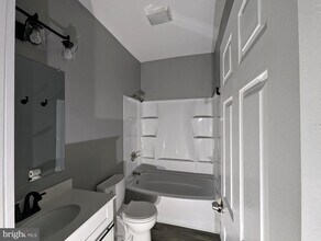 55 S 3rd St-Unit -3 in Oxford, PA - Foto de edificio - Building Photo