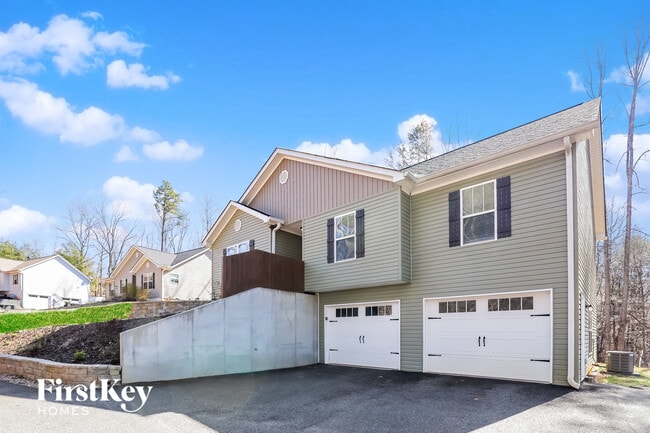 17 Baker St in Dahlonega, GA - Building Photo - Building Photo